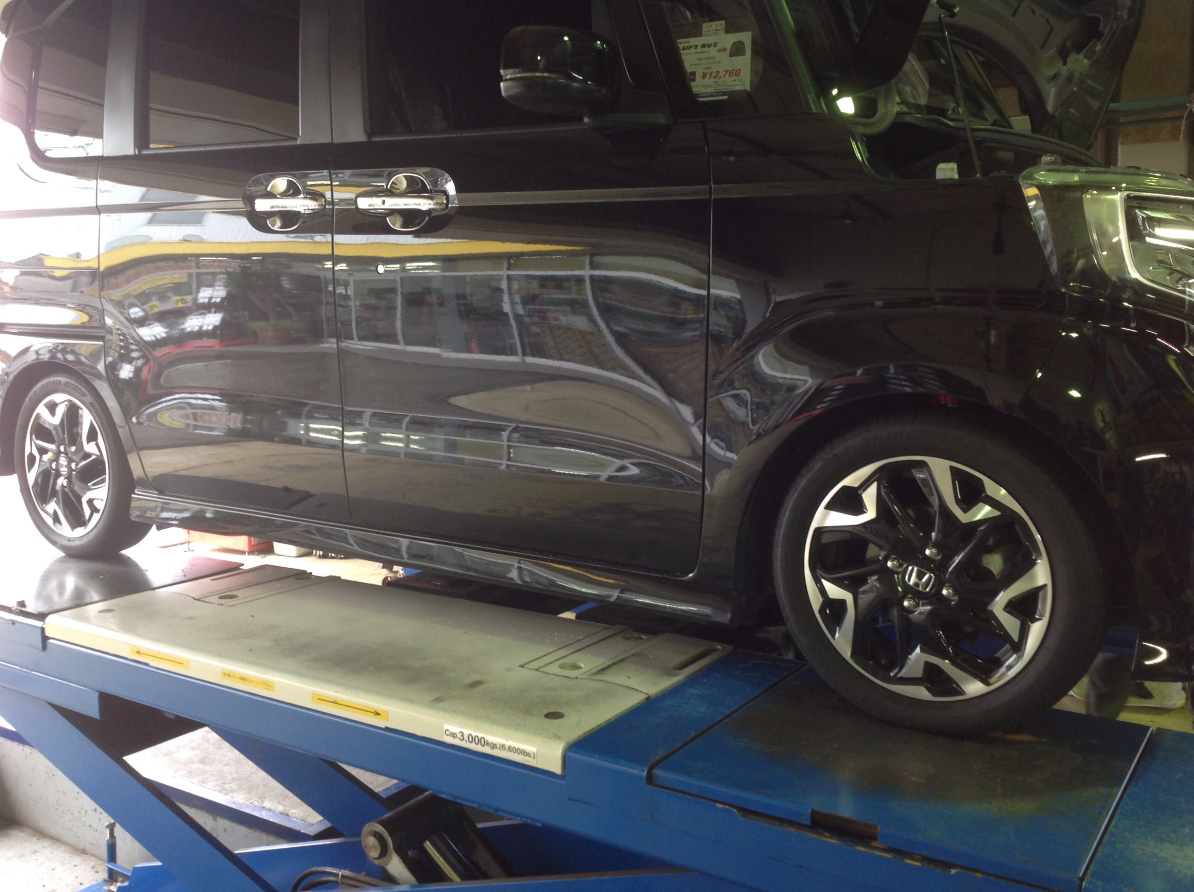 JF3 N-BOX Customさん、tanabe SUSTEC PRO ZT40 車高調装着です