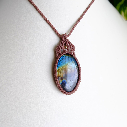 ラブラドライト（マダガスカル産） マクラメ編みペンダントネックレス