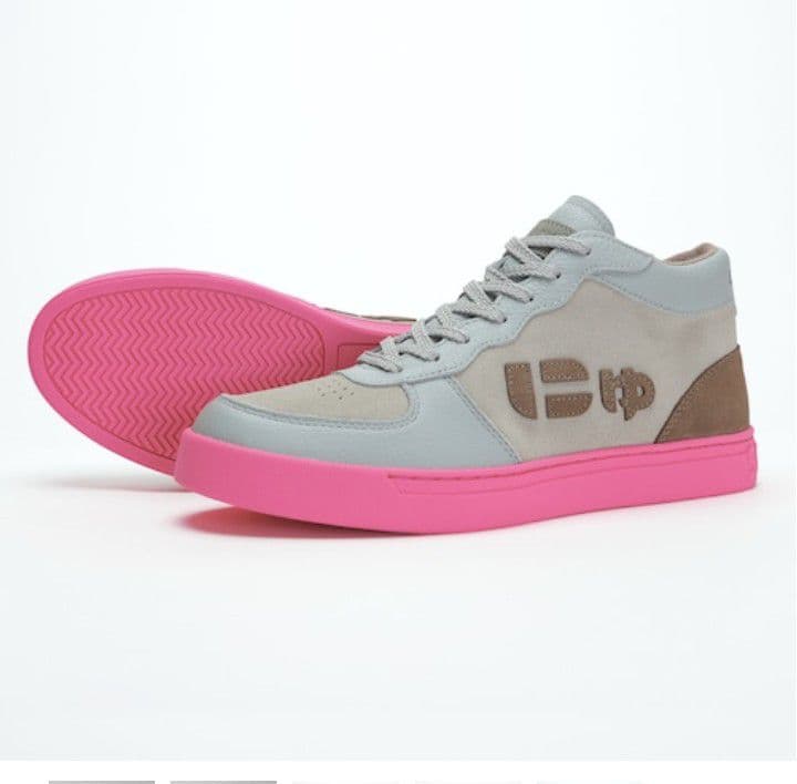 23.5cm 　限定品　にゅーず　MID Chill Pop スニーカー